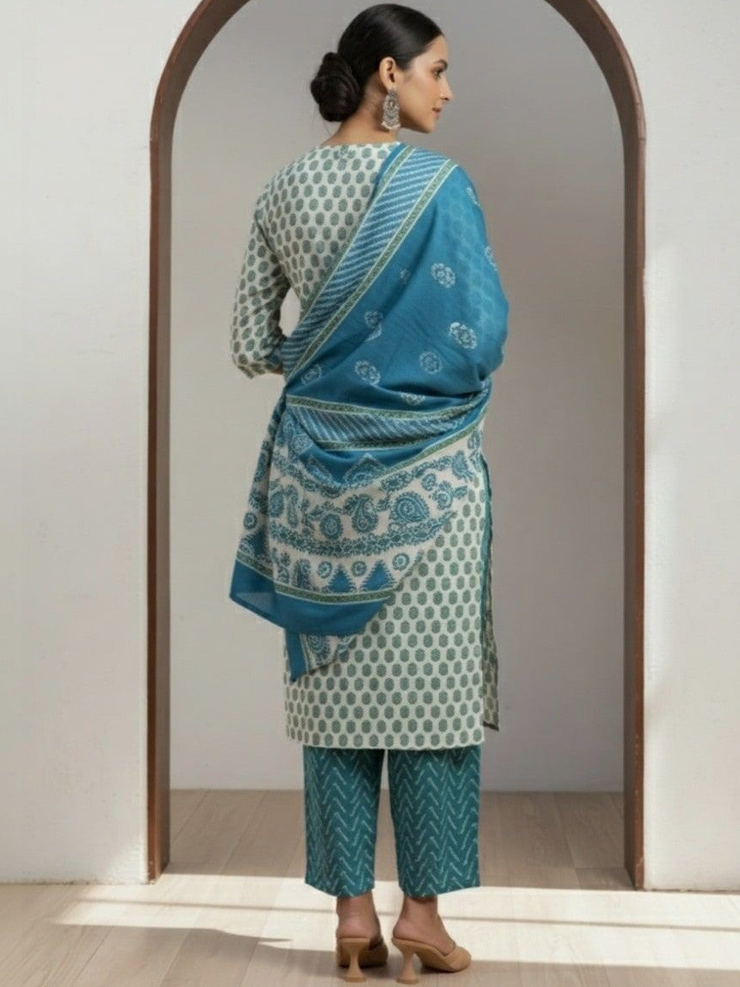 Women Ethnic Motifs Printed Regular Kurta with Trousers & With Dupatta