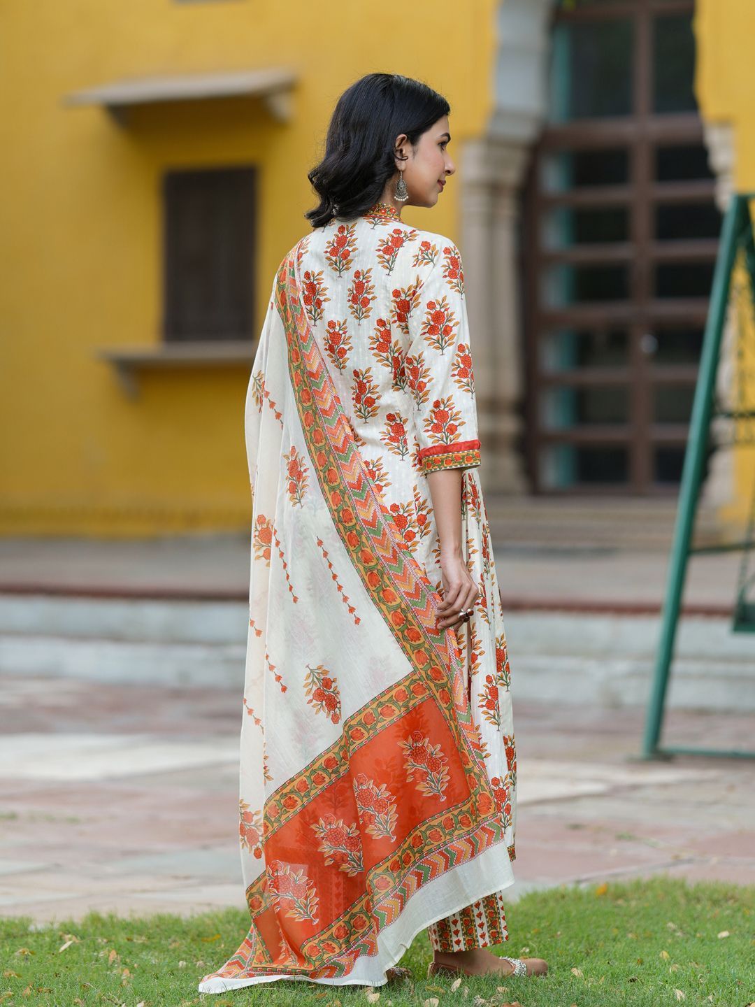 Dhiyona RR Women's Floral Printed Thread Work Pure Cotton Kurta With Trousers & Dupatta