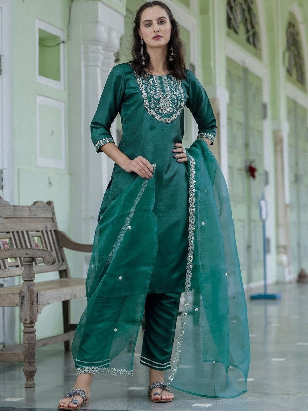 Women Embroidered Regular Thread Work Kurta with Patiala & With Dupatta