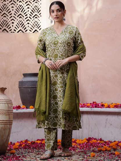 Green Floral Printed Thread Work Pure Cotton Kurta With Trousers And Dupatta