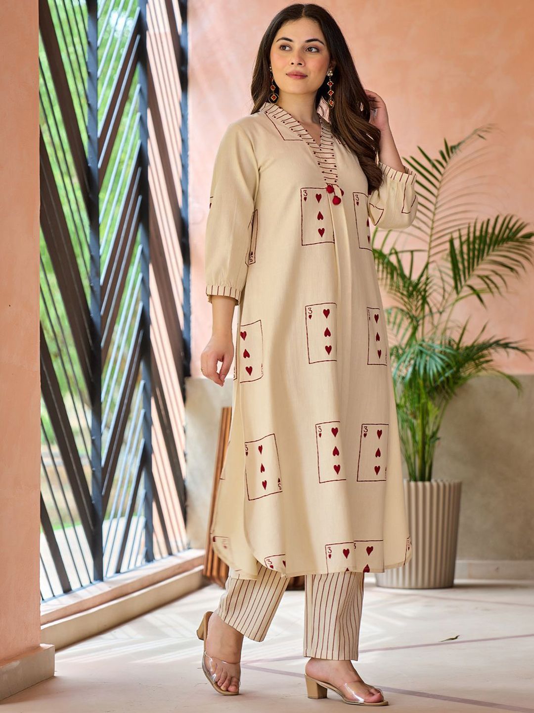 Dhiyona IE Graphic Printed V-Neck Tunic With Trousers