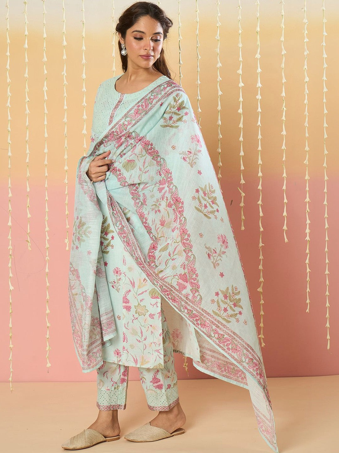 Women Floral Printed Regular Thread Work Kurta with Trousers & With Dupatta