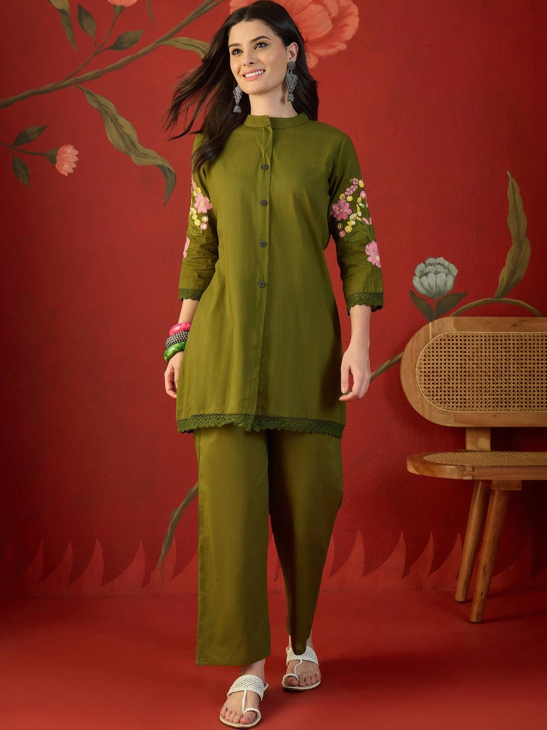 Dhiyona SN Women Floral Embroidered Regular Thread Work Pure Cotton Kurta with Trousers