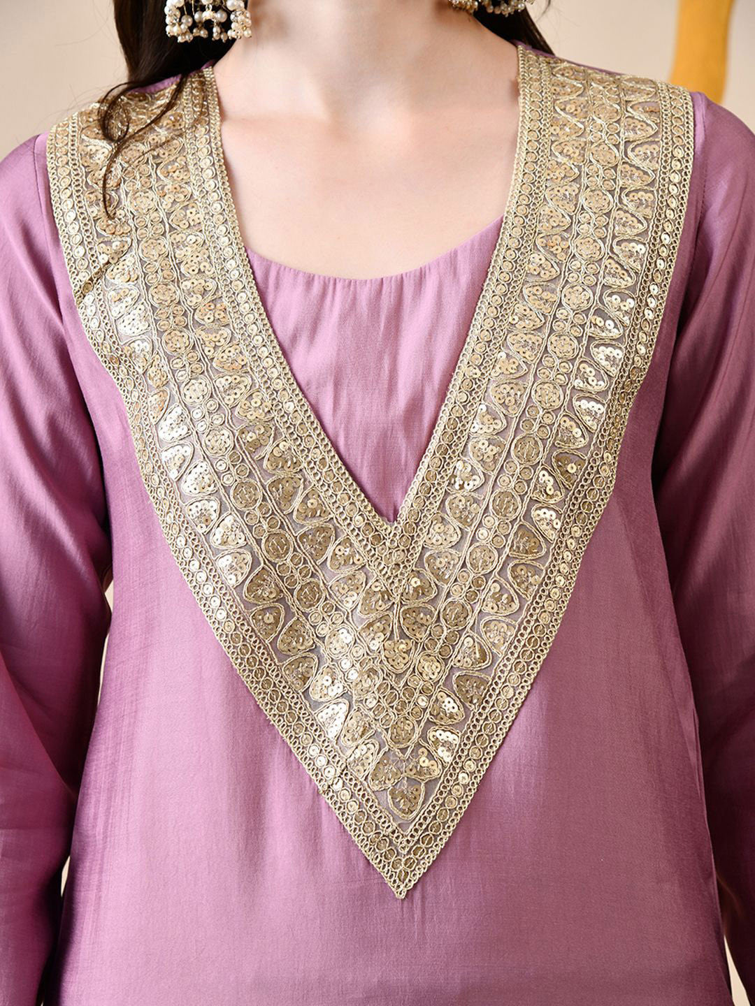 Women Embroidered Kurta with Trouser