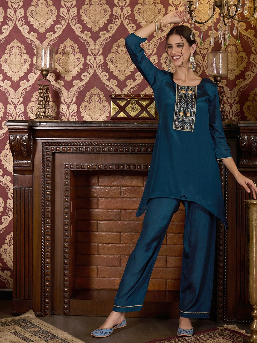Dhiyona CH Women Floral Embroidered Kurta with Trousers