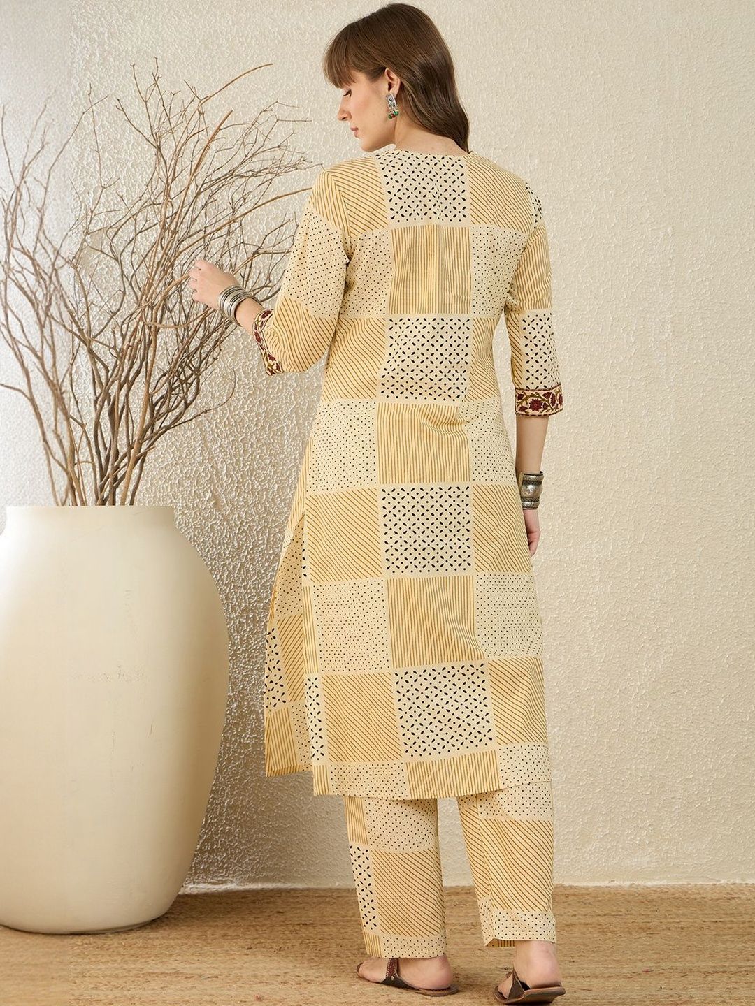 Dhiyona IE Printed V-Neck Three-Quarter Sleeves Pure Cotton Top With Trousers