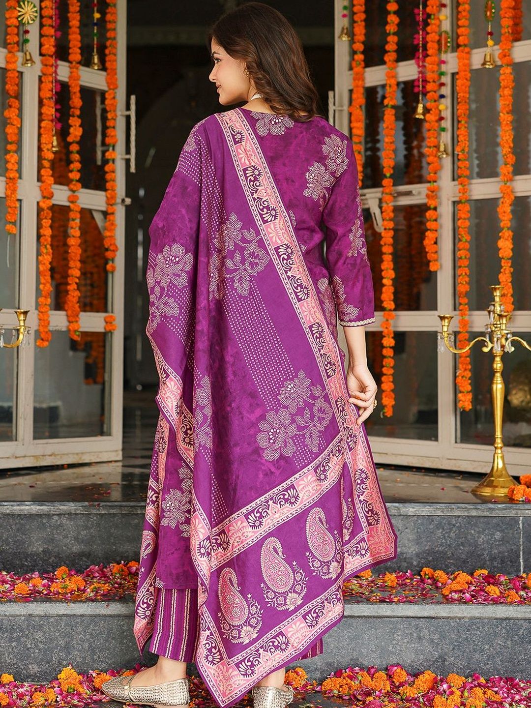 Dhiyona KL Ethnic Motifs Printed Straight Thread Work Kurta With Trouser & Dupatta