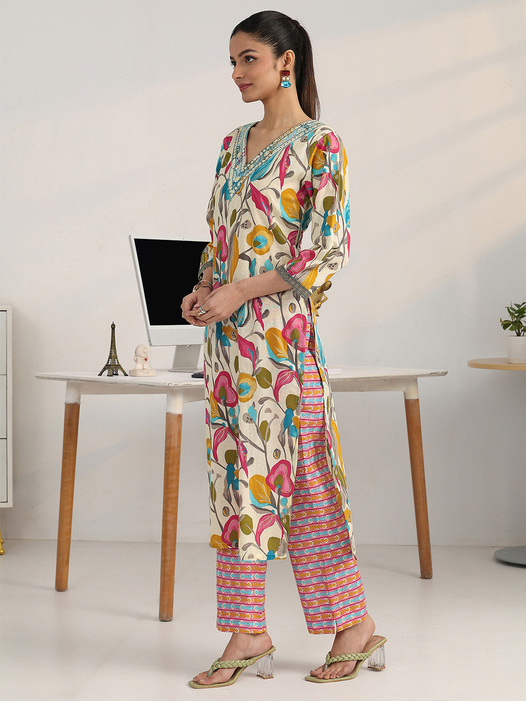 Women Floral Printed Regular Thread Work Kurta with Trousers & With Dupatta
