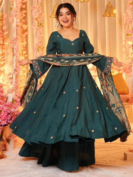 Dhiyona KL Women Ethnic Motifs Embroidered Empire Thread Work Chanderi Silk Kurta with Palazzos & With Dupatta