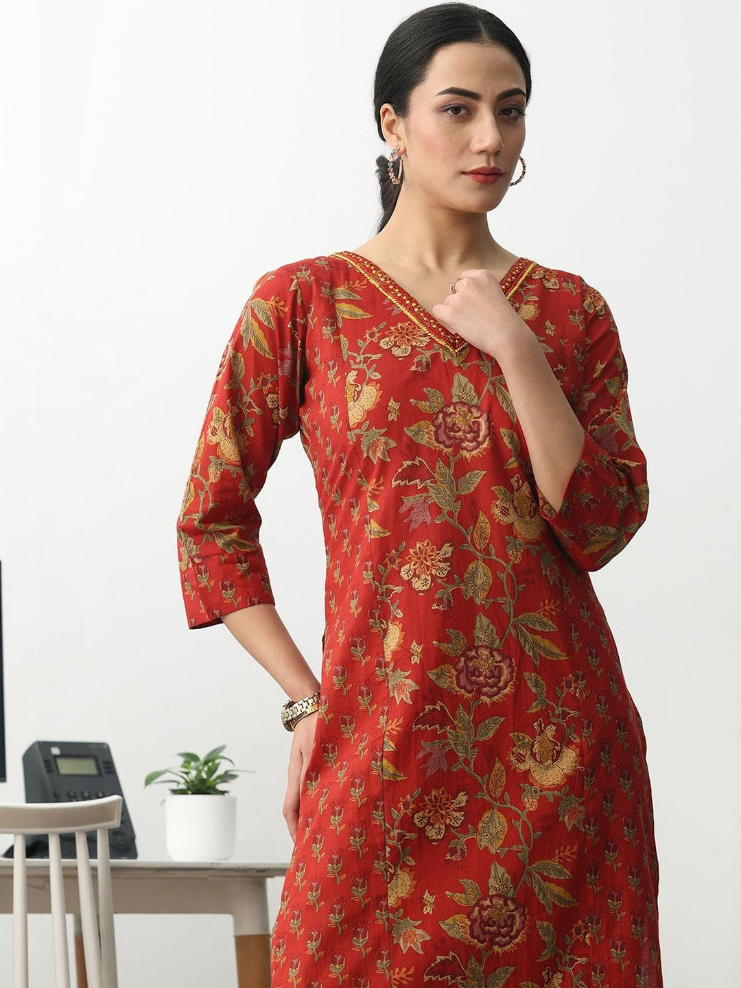 Women Floral Printed Regular Cotton Blend Kurta with Palazzos