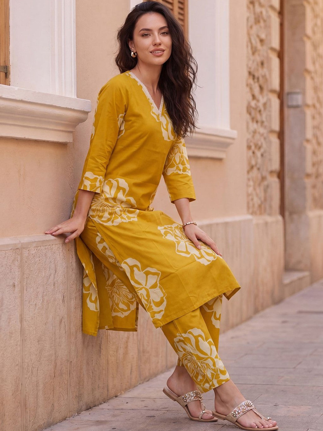 Women Floral Printed Regular Pure Cotton Kurta with Trousers
