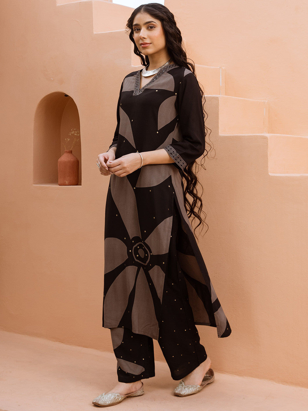 Women Printed Straight Kurta & Palazzos