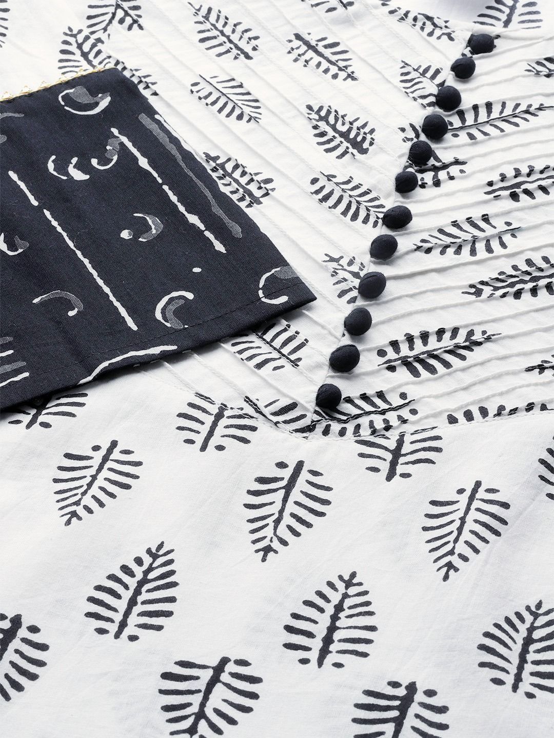 Dhiyona KL Women White Printed Cotton Blend Kurta Sets