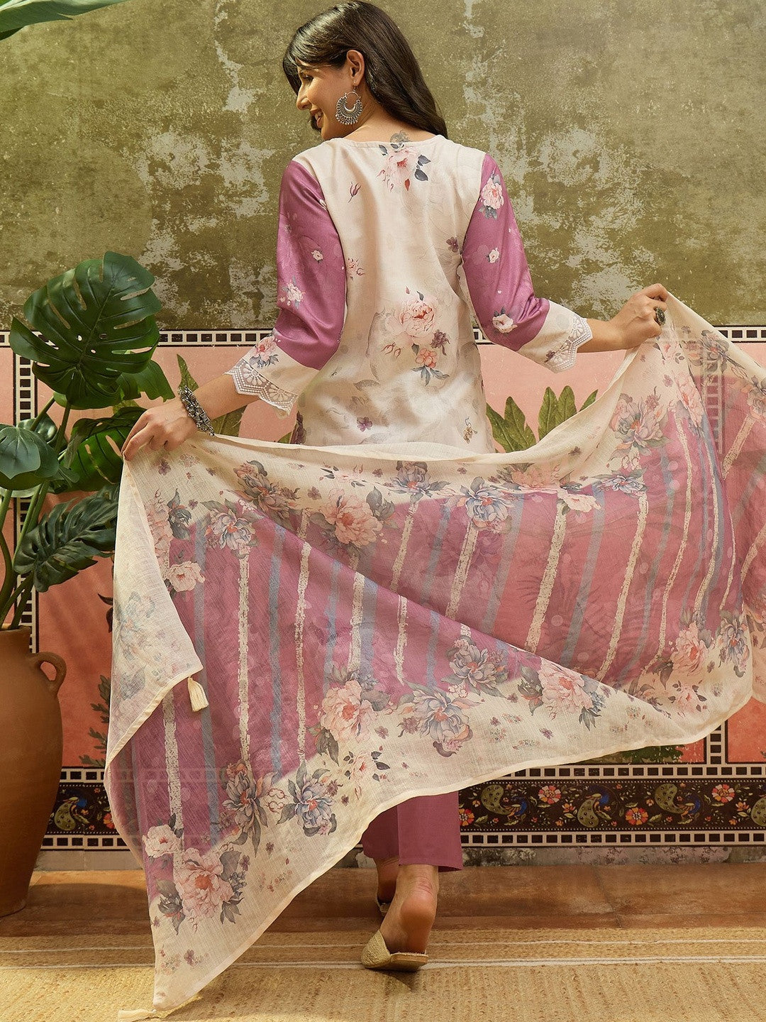 Women Floral Printed Regular Linen Kurta with Trousers & With Dupatta