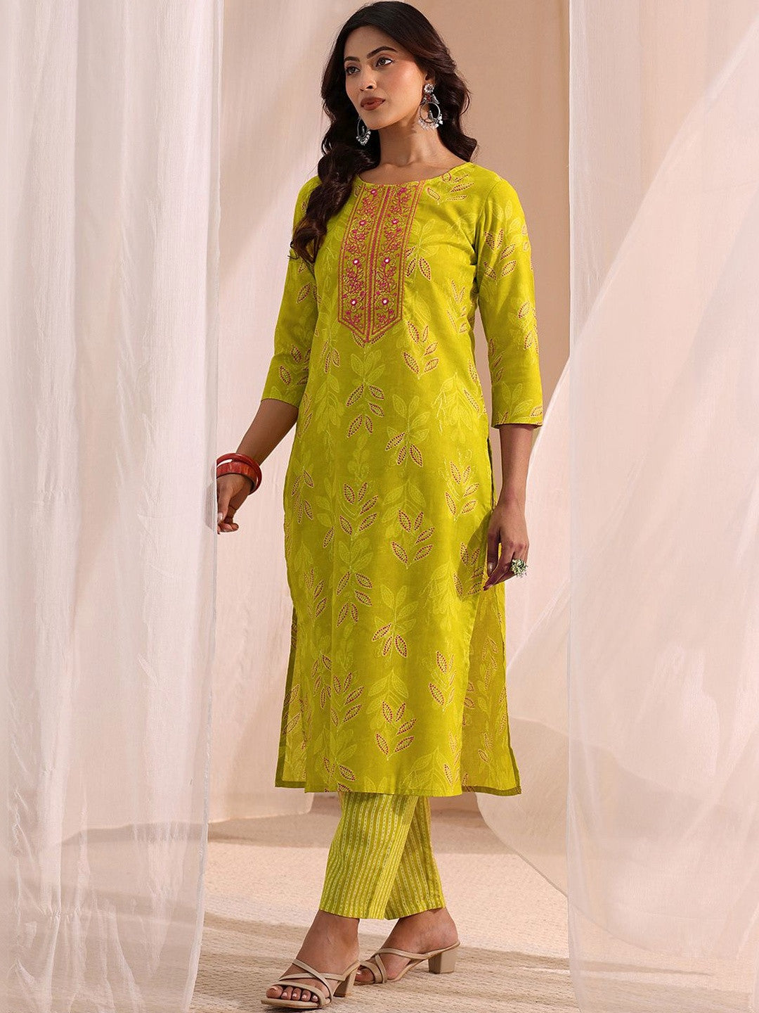 Women Ethnic Motifs Printed Regular Thread Work Kurta with Trousers & With Dupatta