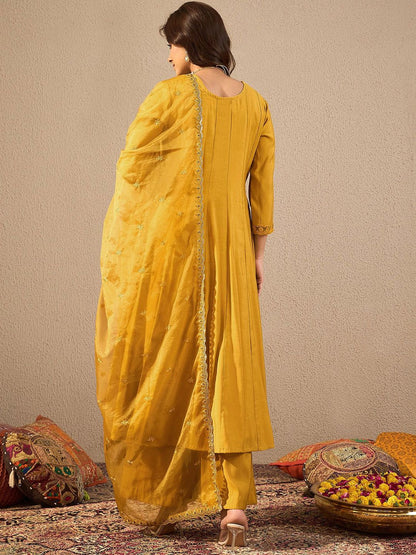 Dhiyona IN Women Floral Thread and Sequinned Embroidered Anarkali Kurta Set with Dupatta