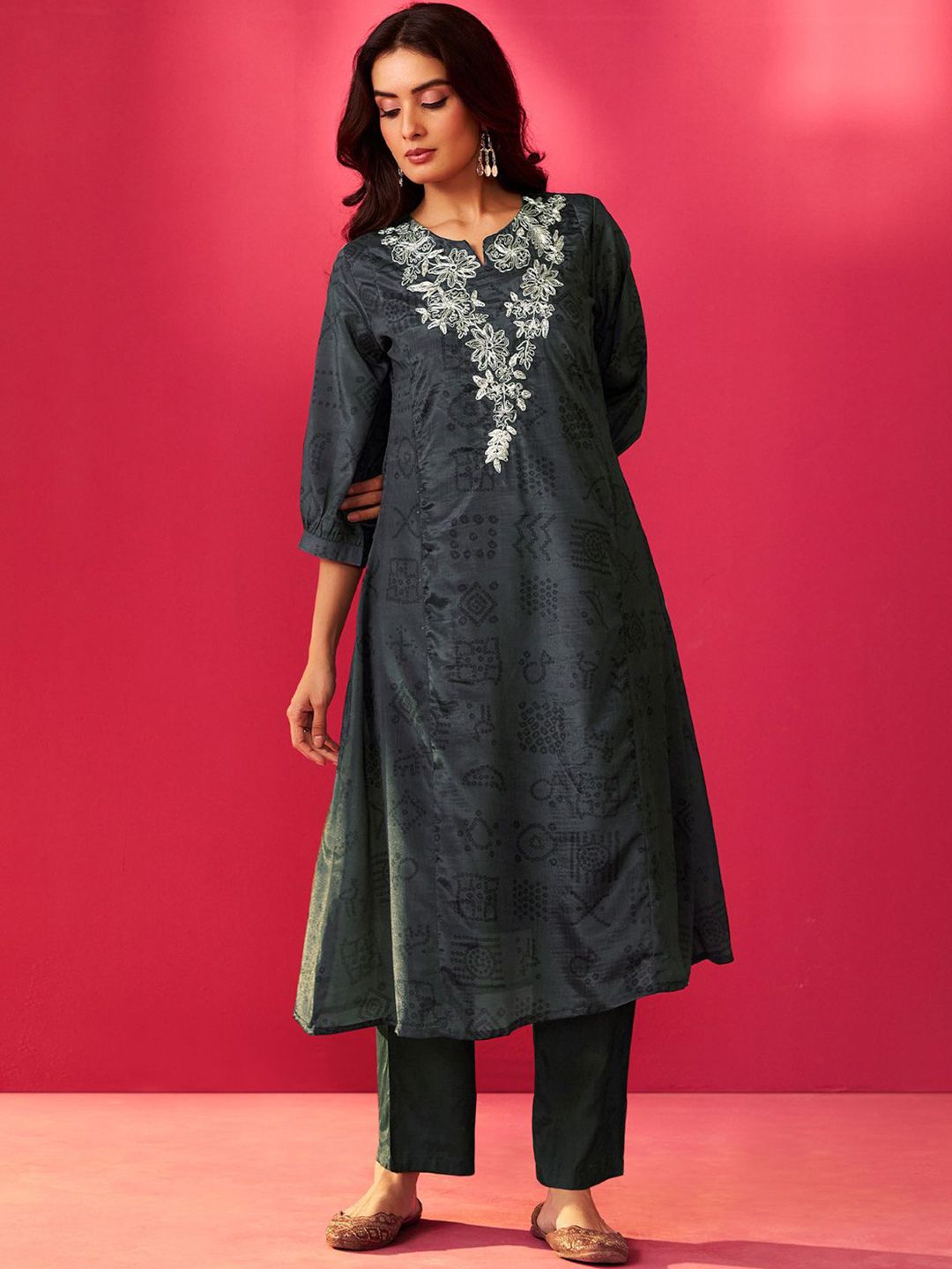 Dhiyona IE Floral Embroidered Notch Neck Tunic & Trousers