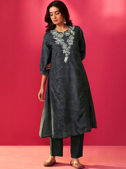 Dhiyona IE Floral Embroidered Notch Neck Tunic & Trousers