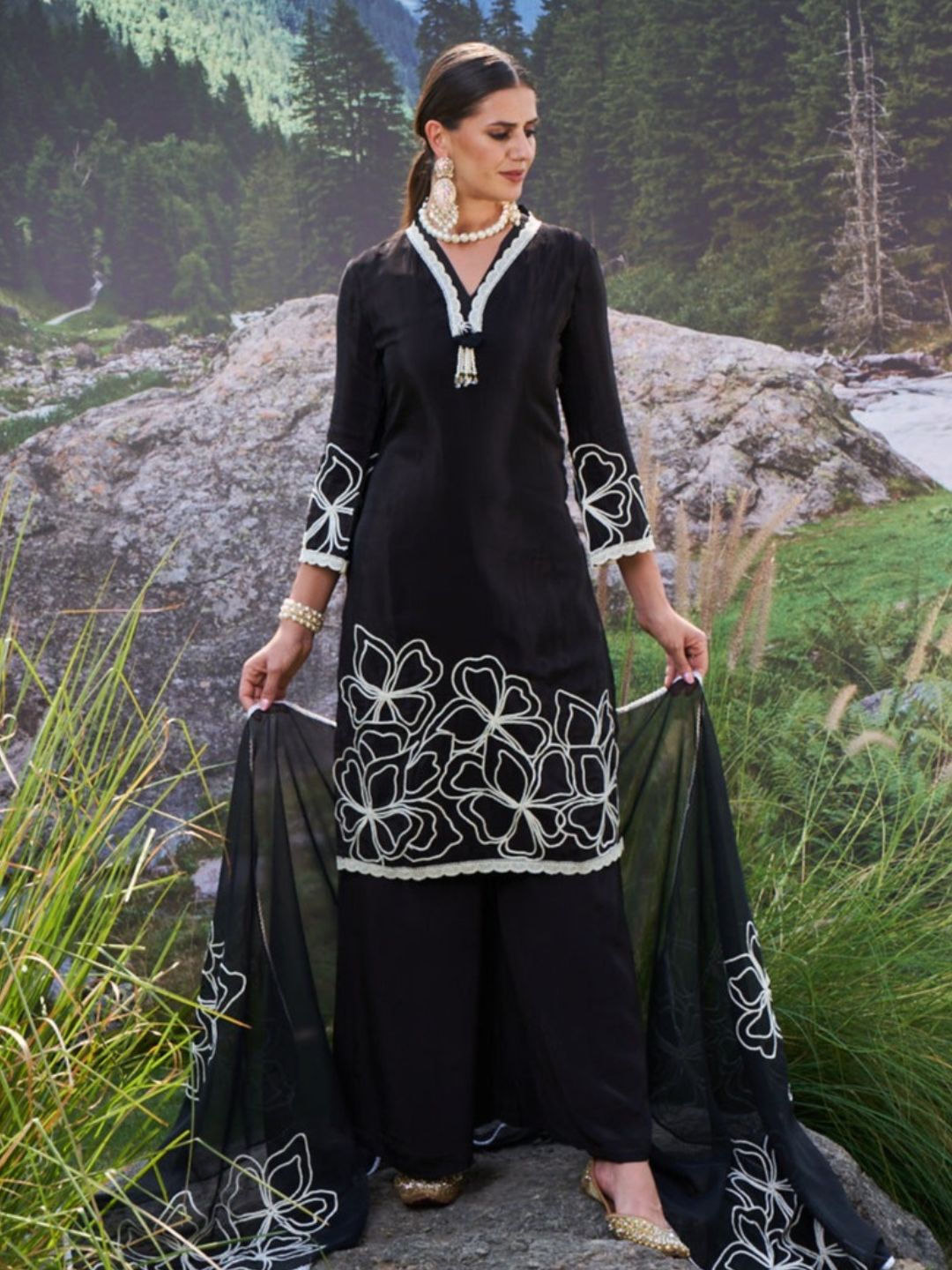 VARIDHI BLACK EMBROIDERED SUIT SET