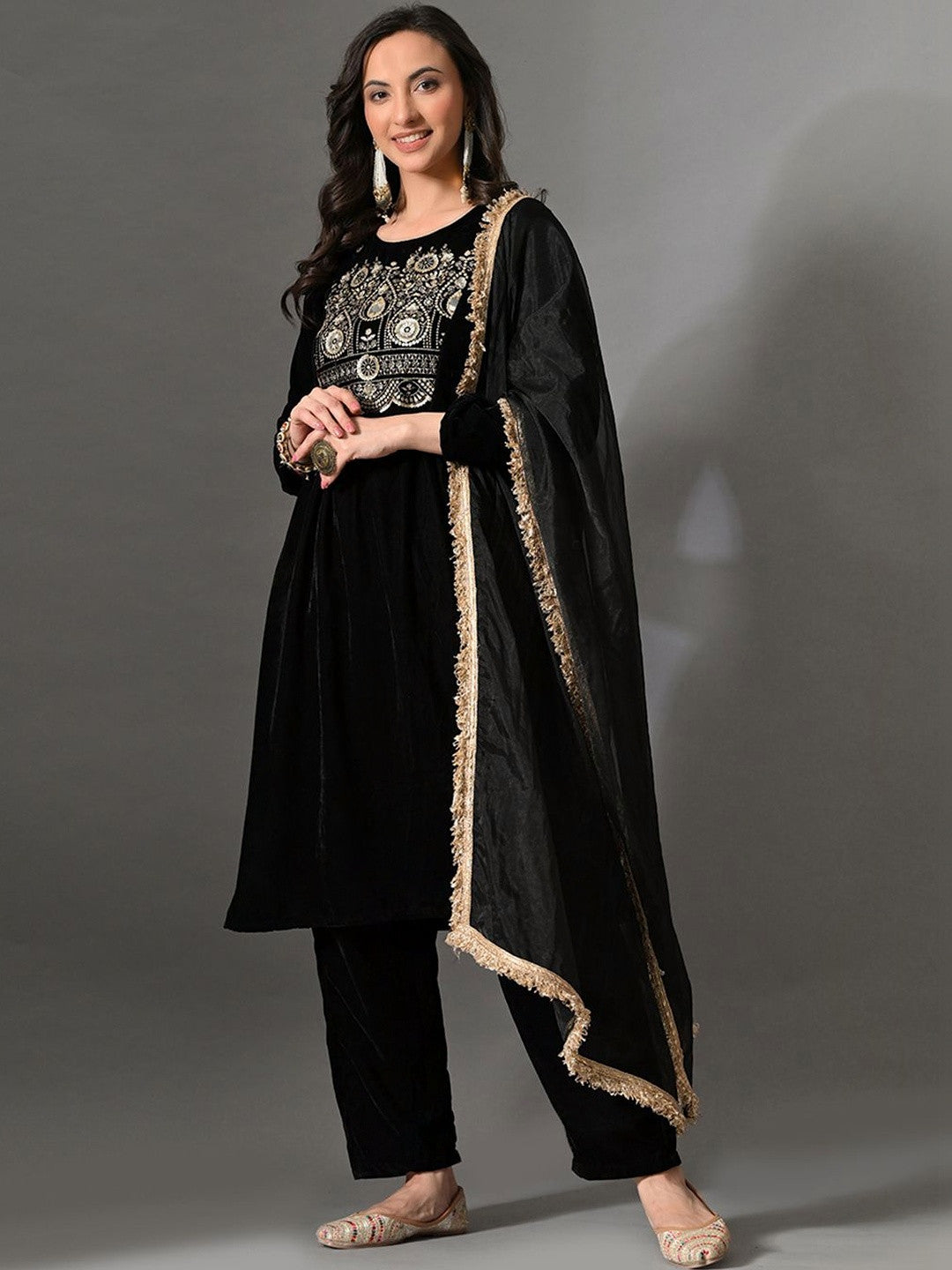 Women Black Velvet Embroidered Long Sleeve Kurta Set with Organza Dupatta