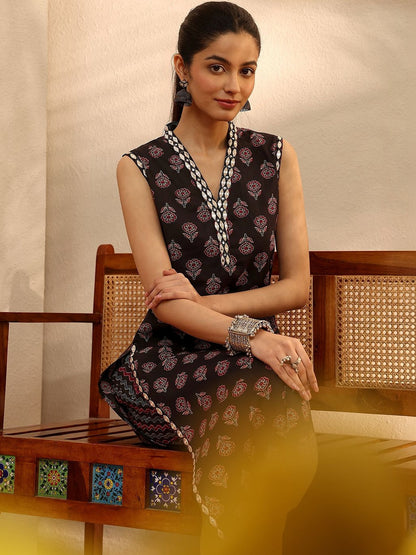 Women Ethnic Motifs Printed Regular Thread Work Kurta with Trousers