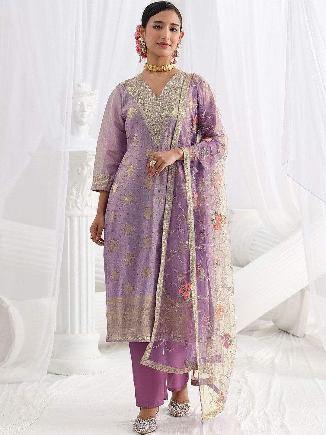 Women Regular Thread Work Kurta with Trousers & With Dupatta