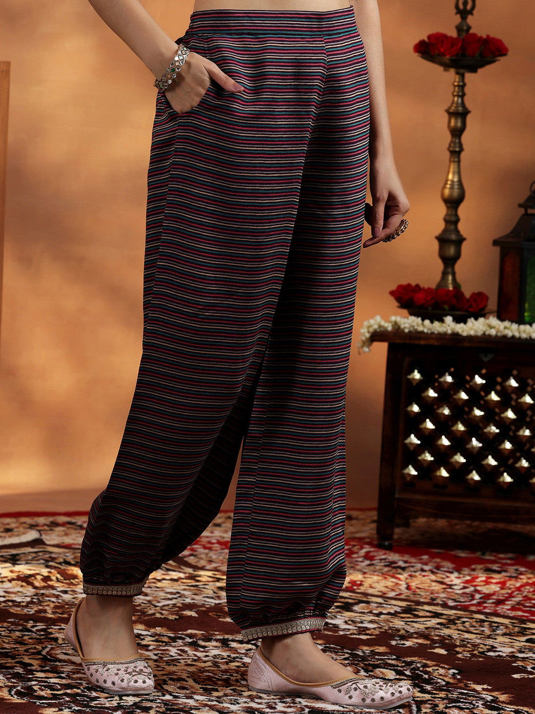 Women Floral Printed Regular Thread Work Kurta with Harem Pants & With Dupatta