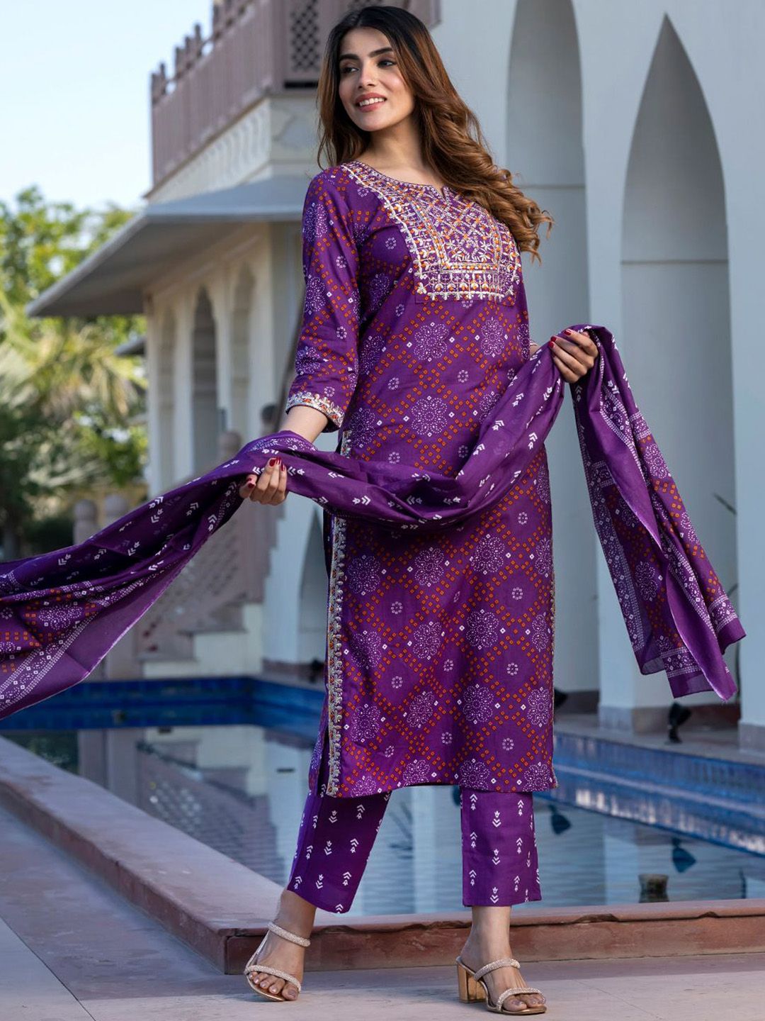 Dhiyona KL Women Bandhani Embroidered Regular Sequinned Pure Cotton Kurta with Trousers & With Dupatta