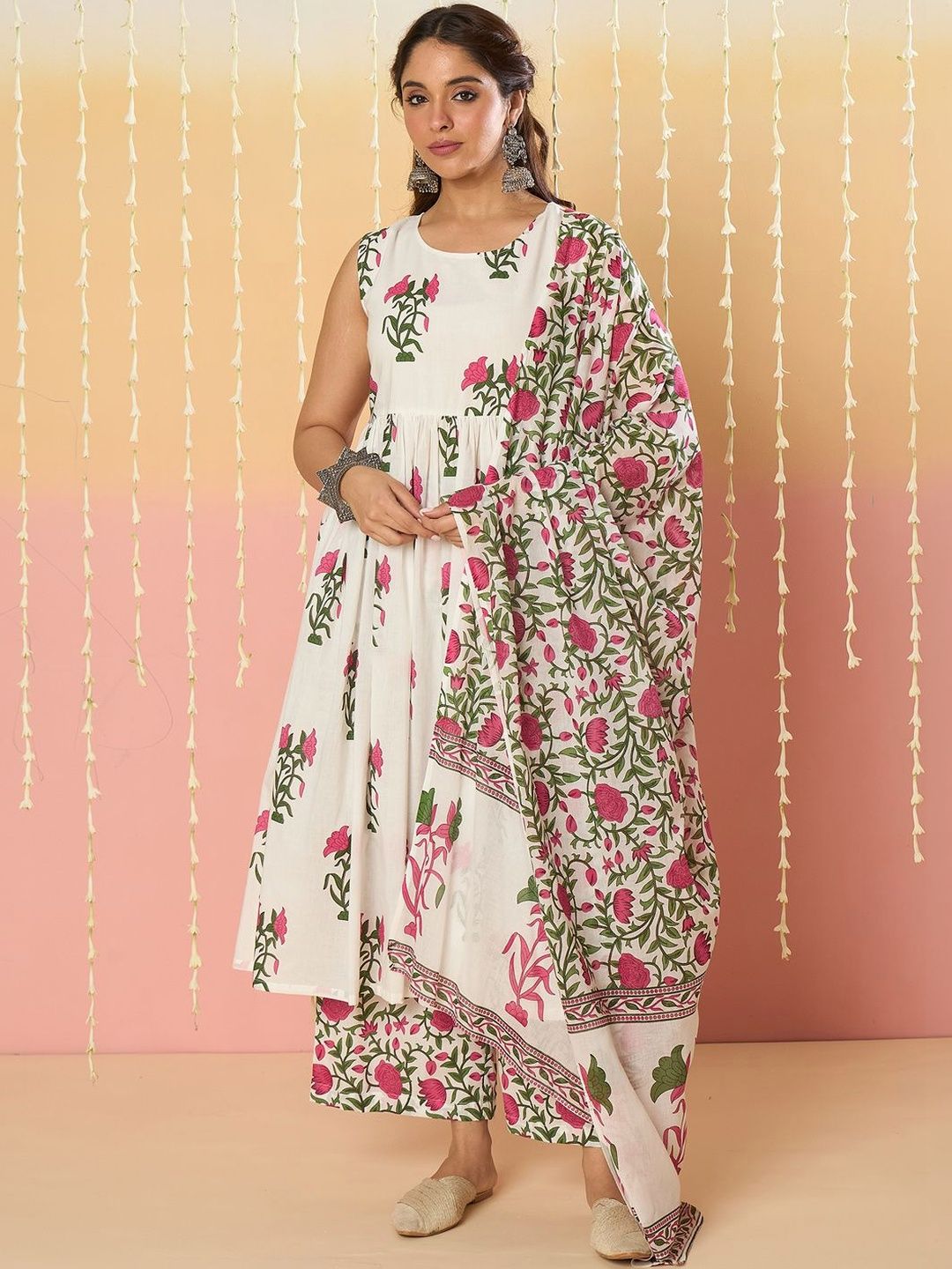Dhiyona IE Women Floral Printed Regular Pure Cotton Kurta with Palazzos & With Dupatta