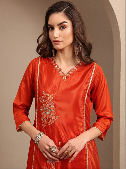 Women Floral Embroidered Regular Thread Work Silk Crepe Kurta with Trousers & With Dupatta