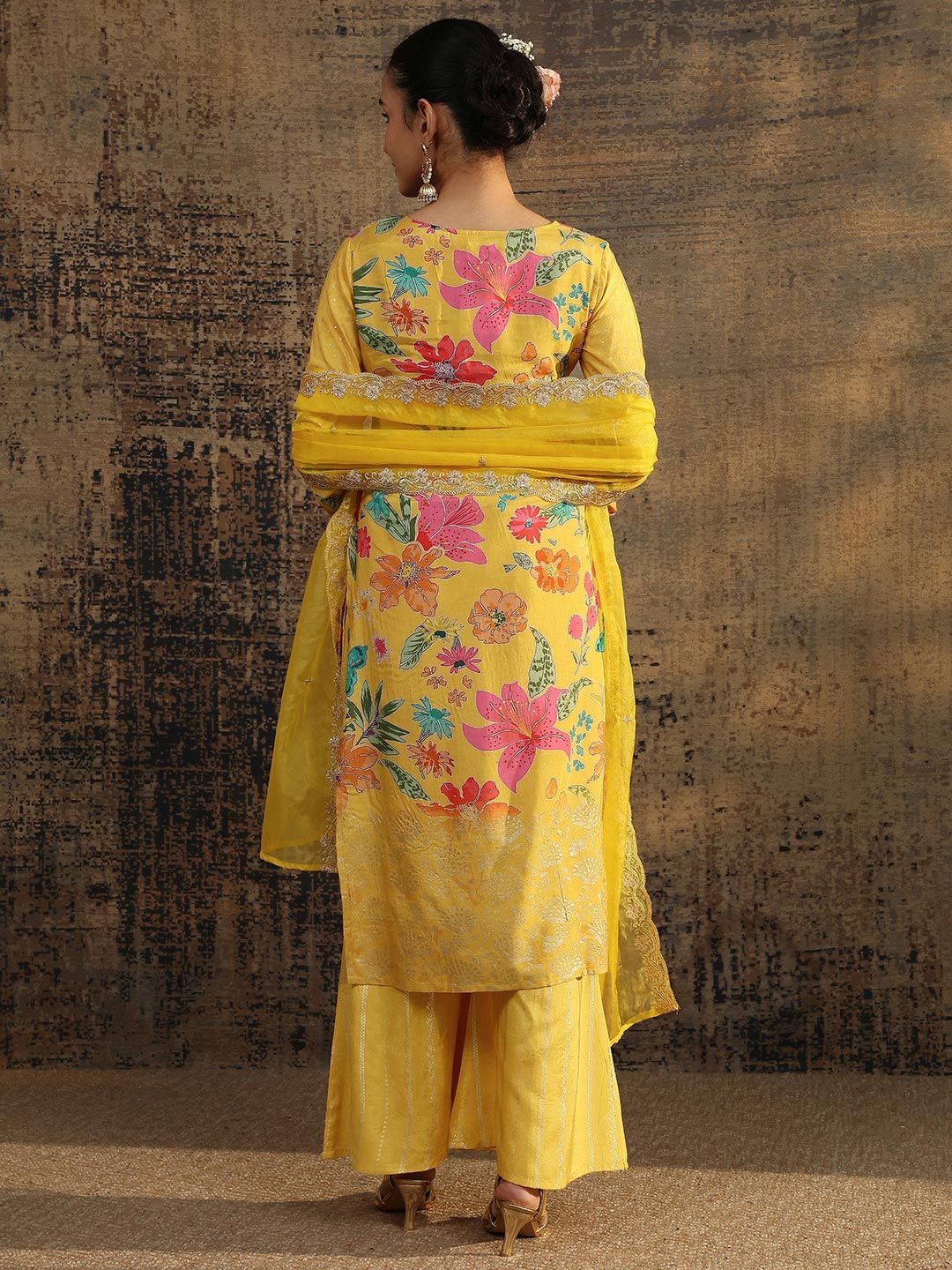 Dhiyona LL Women Floral Printed Regular Gotta Patti Kurta with Palazzos & With Dupatta
