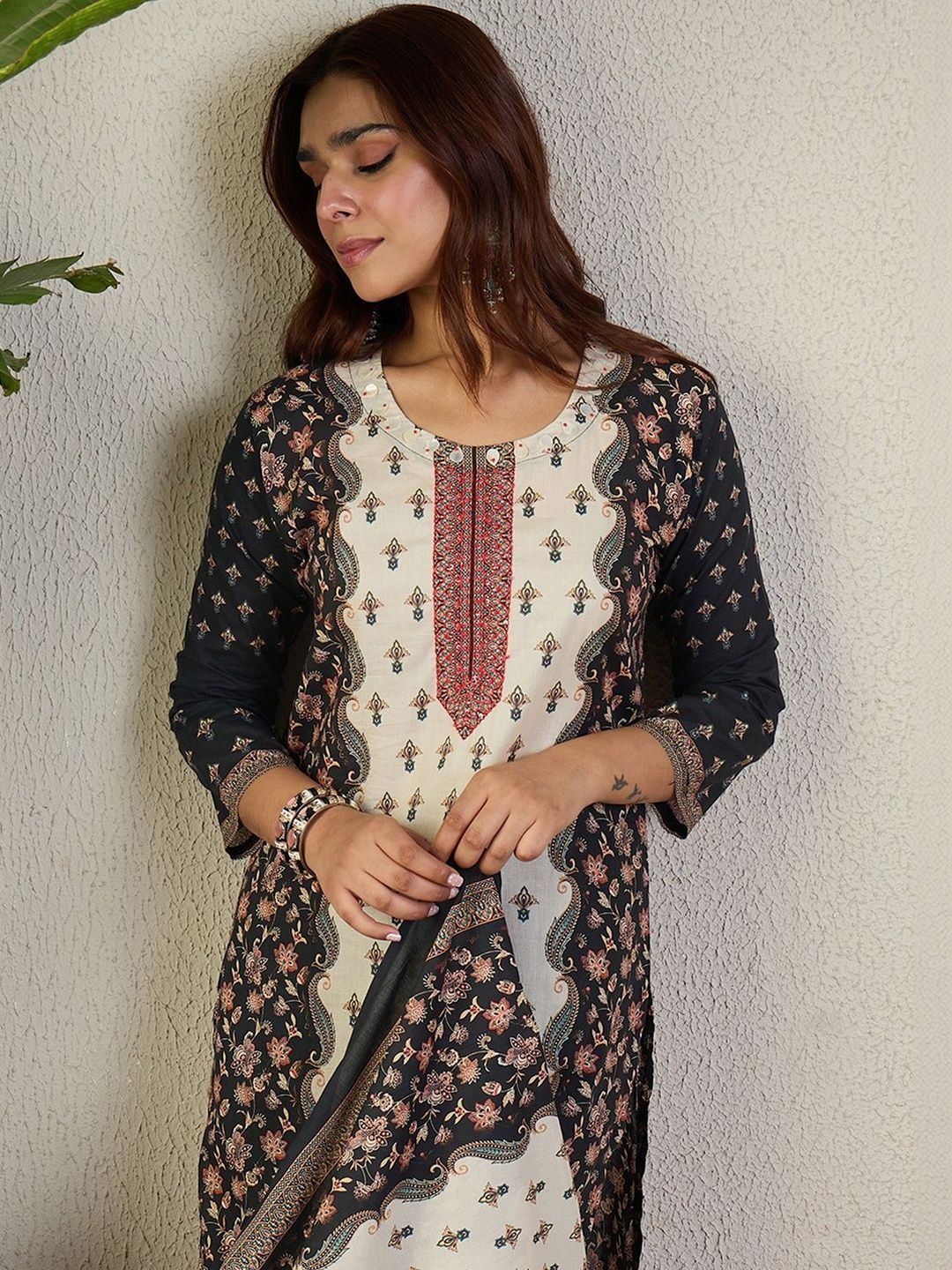 Ethnic Motifs Printed Round Neck Thread Work Pure Cotton Kurta Trousers & Dupatta