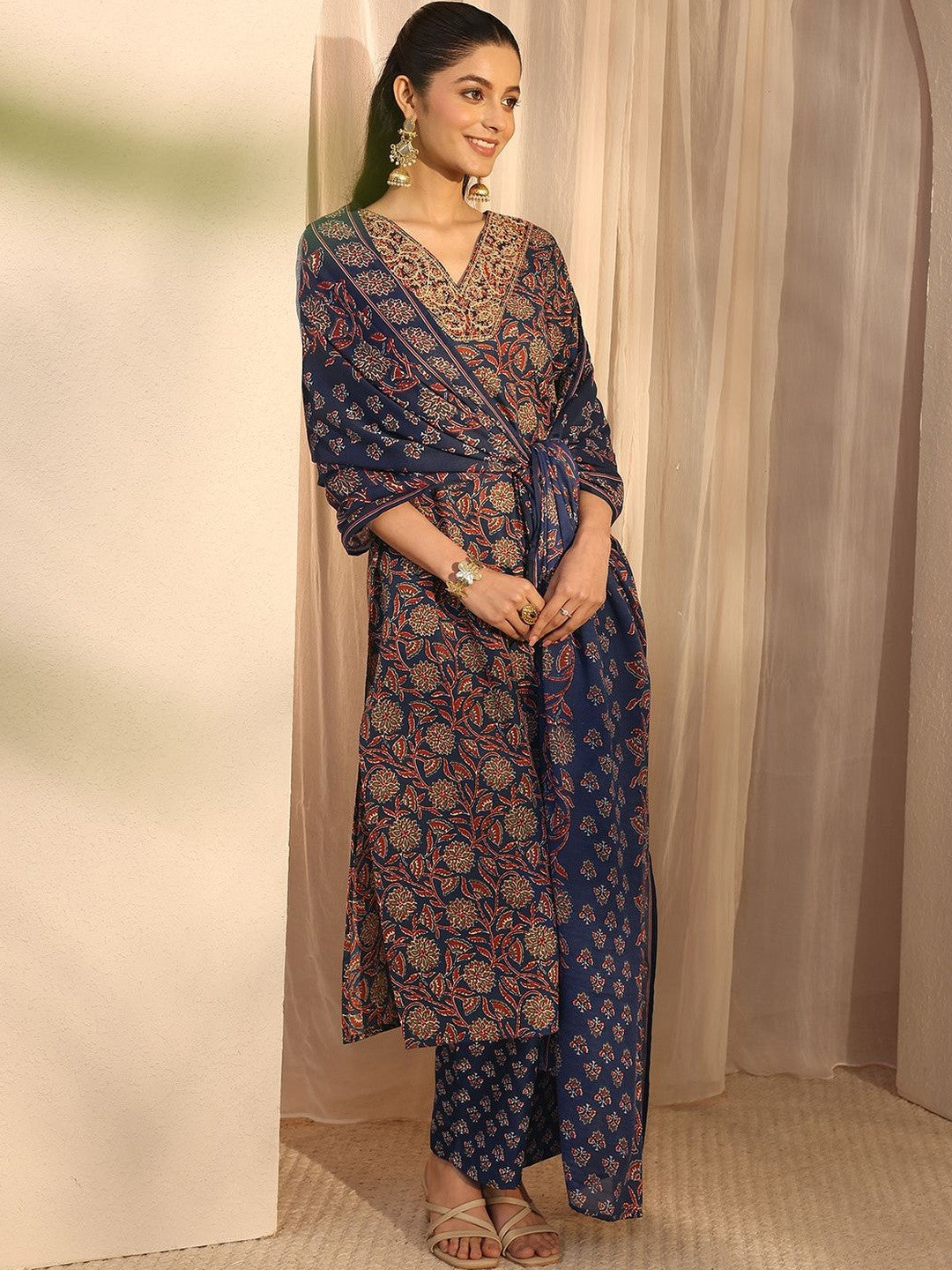 Women Floral Printed Regular Thread Work Kurta with Trousers & With Dupatta