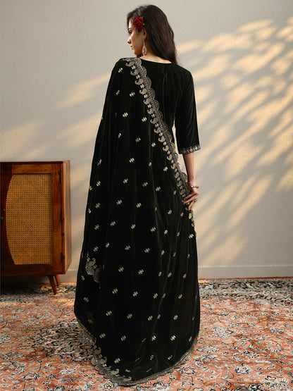 Floral Yoke Design Straight Sequinned Velvet Kurta with Trousers & Dupatta