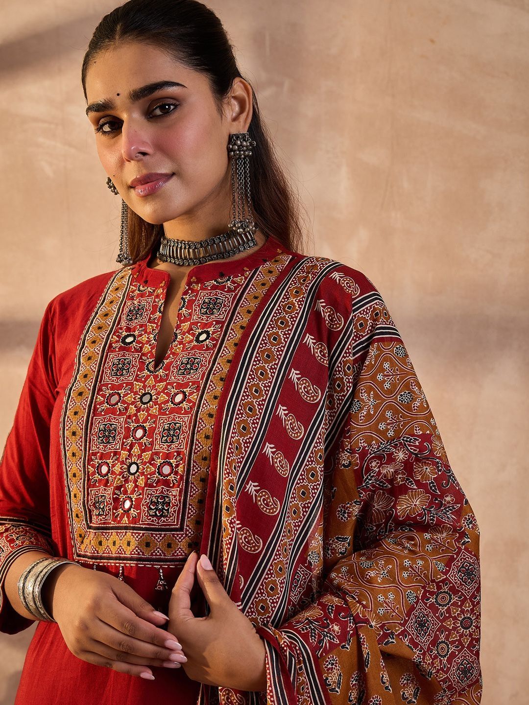 Women Ethnic Motifs Embroidered Cotton Kurta with Trousers