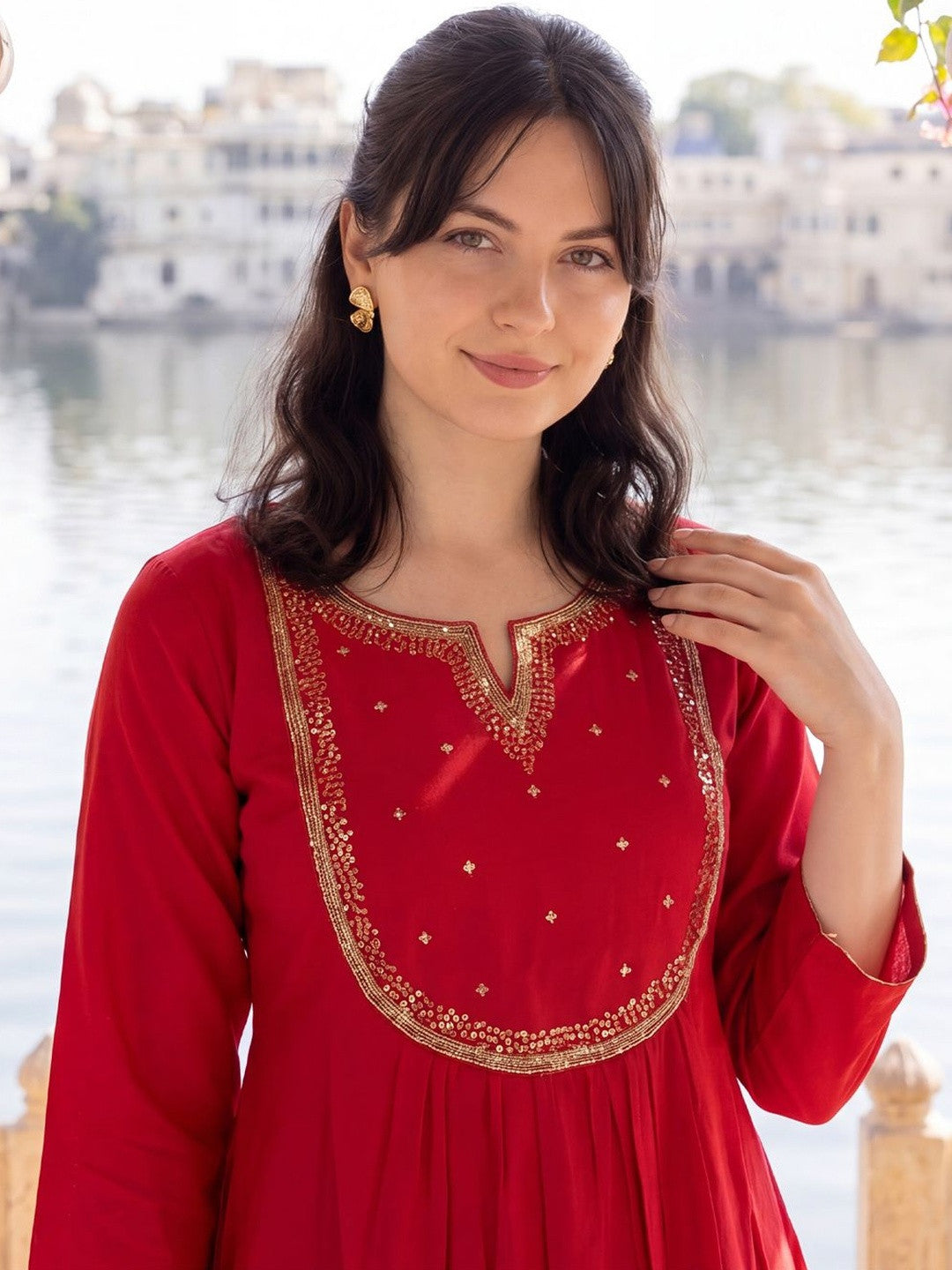 Women Embroidered Empire Thread Work Kurta with Trousers & With Dupatta