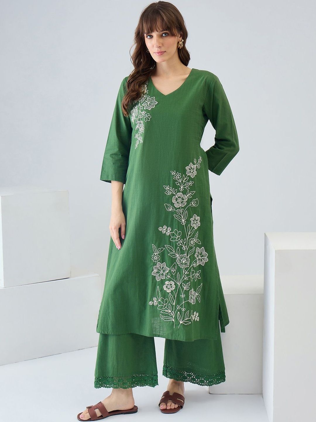 Women Floral Embroidered Regular Thread Work Pure Cotton Kurta with Trousers