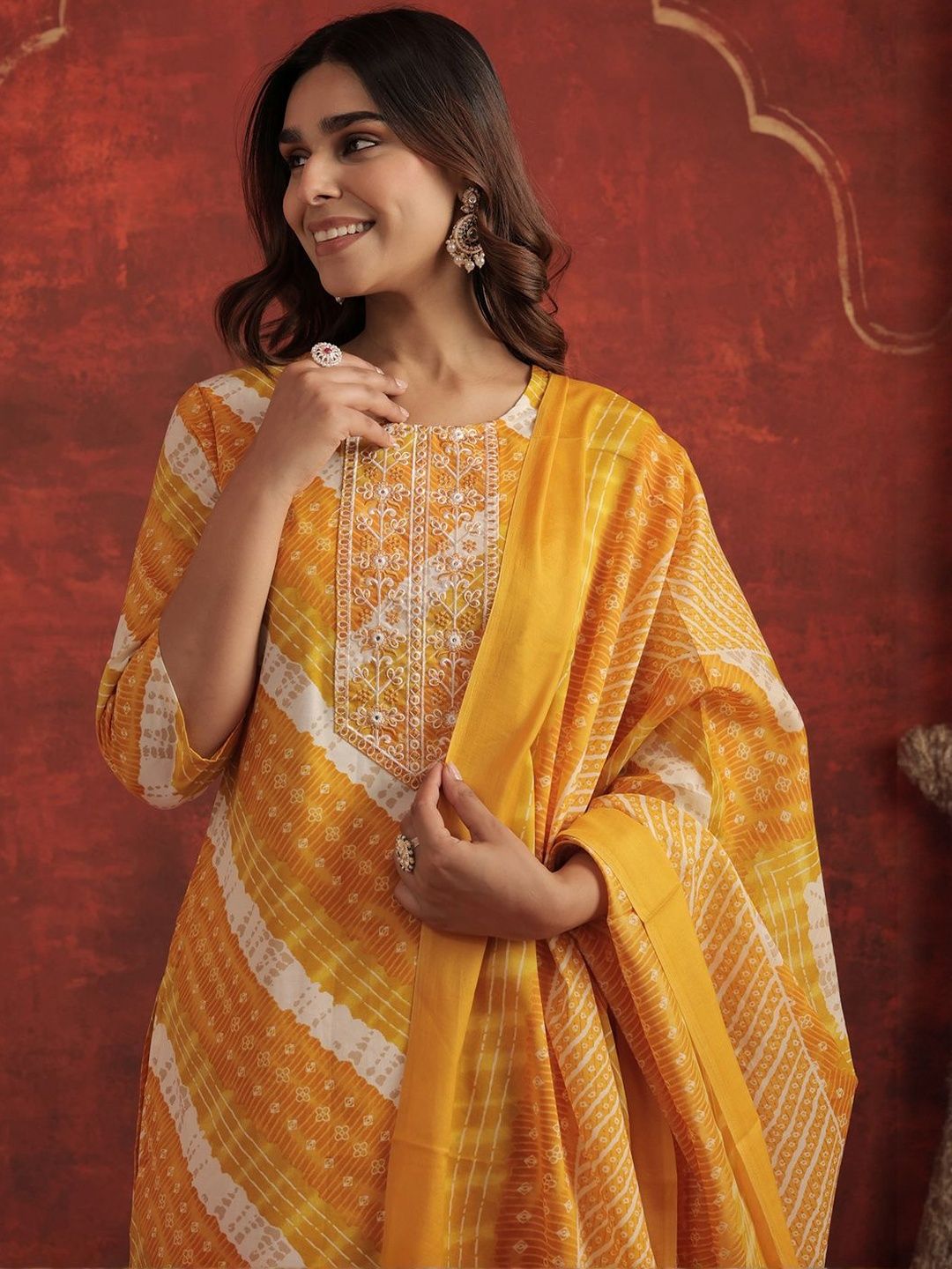 Dhiyona IE Women Printed Regular Thread Work Kurta with Trousers & With Dupatta