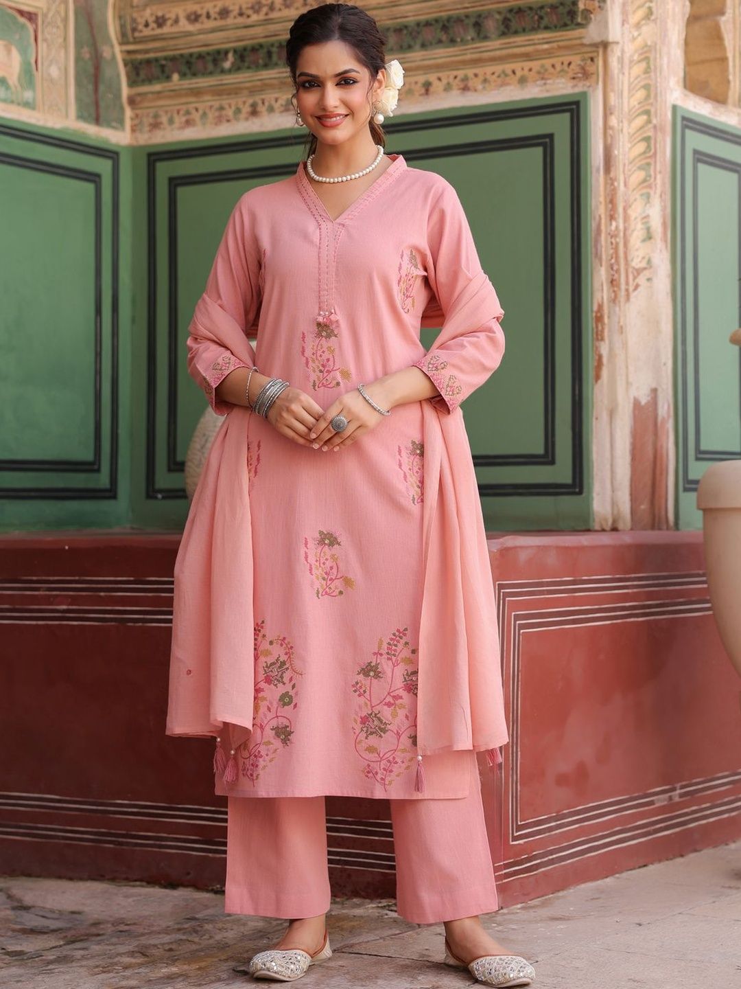 Dhiyona RR Women's Floral Embroidered Thread Work Pure Cotton Kurta With Trousers & Dupatta