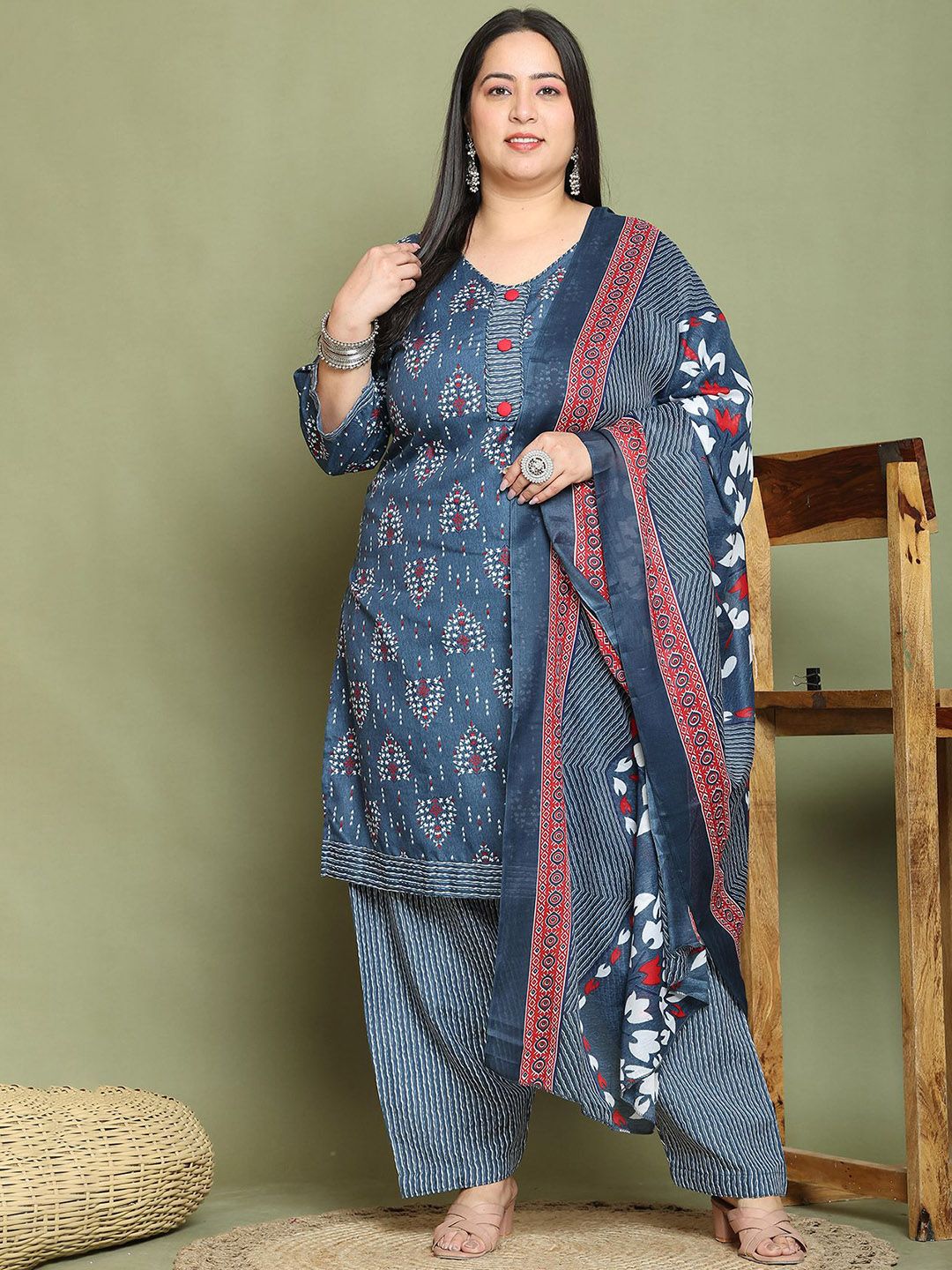 Dhiyona KL Women Plus Size Floral Printed Kurti with Salwar & Dupatta