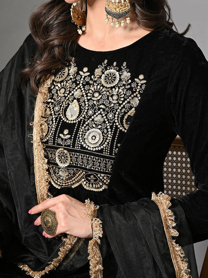 Women Black Velvet Embroidered Long Sleeve Kurta Set with Organza Dupatta