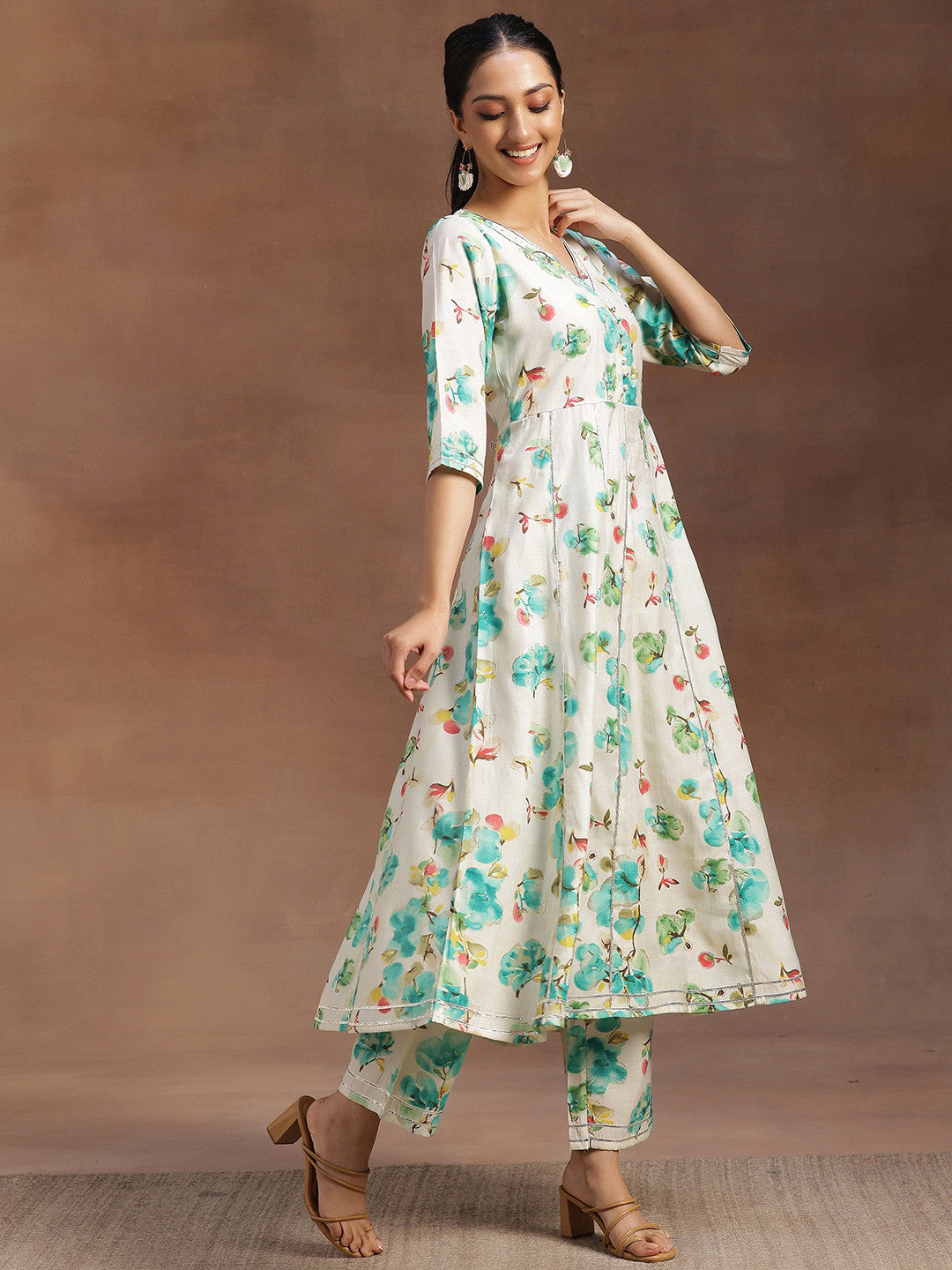 Women Floral Printed Panelled Kurta with Trousers