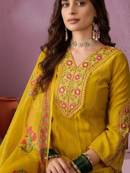 Dhiyona CH Women Floral Embroidered Regular Thread Work Kurta with Trousers & With Dupatta