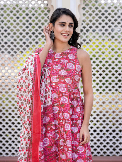 Dhiyona KL Women Floral Printed Regular Pure Cotton Kurta with Sharara & With Dupatta