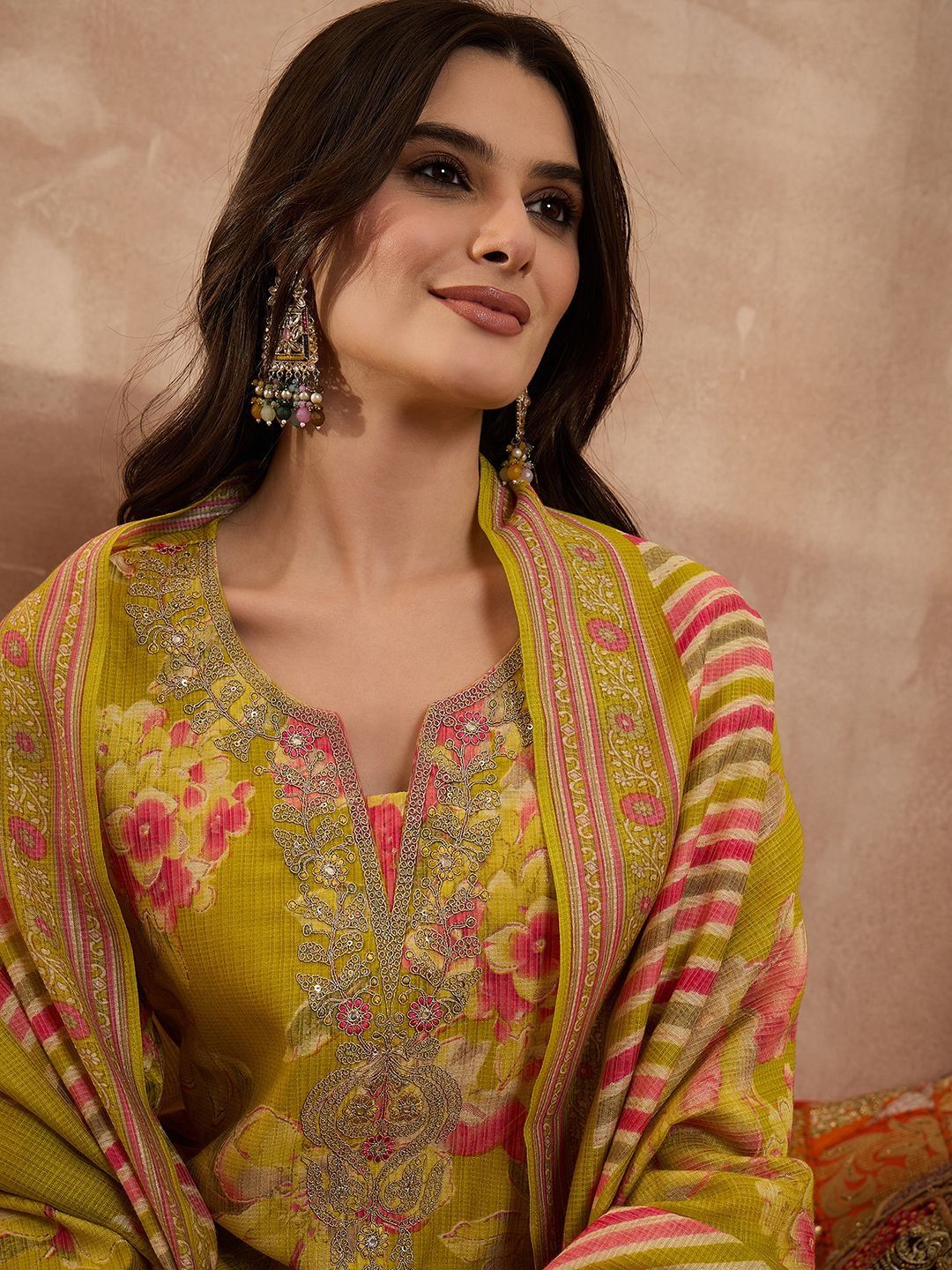 Dhiyona KL Women Floral Printed Regular Thread Work Kurta with Trousers & With Dupatta