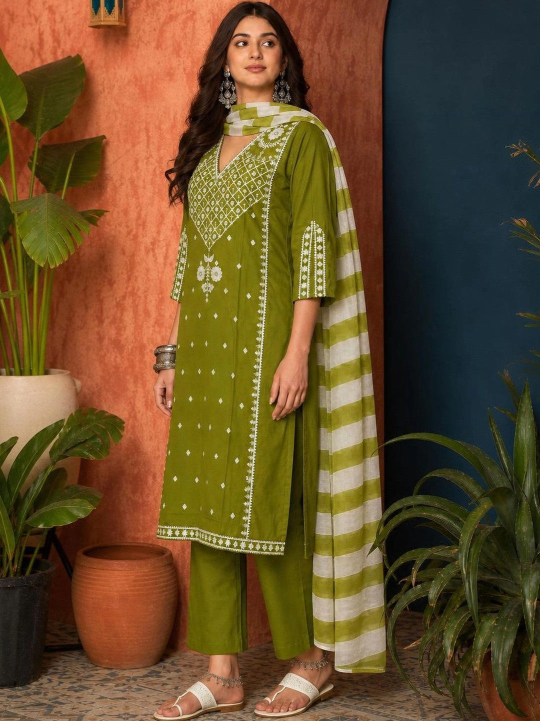 Women Ethnic Motifs Embroidered Regular Thread Work Pure Cotton Kurta with Trousers & With Dupatta