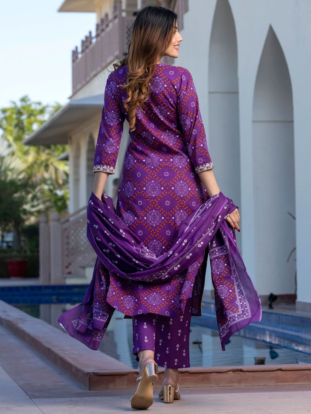 Dhiyona KL Women Bandhani Printed Regular Sequinned Pure Cotton Kurta with Trousers & With Dupatta