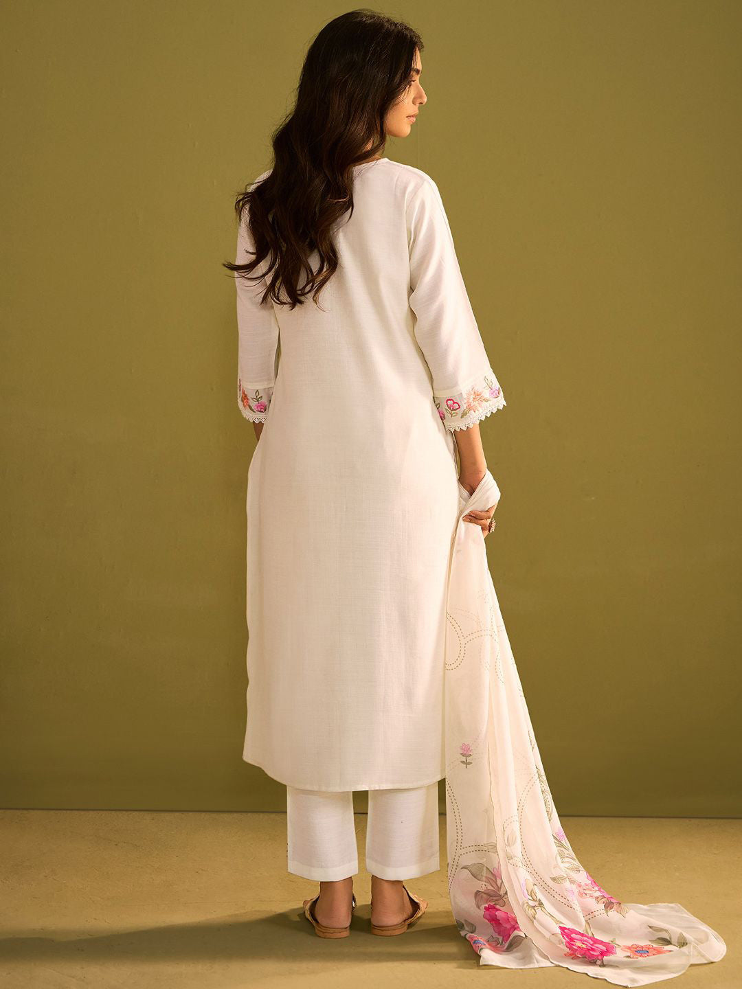 Women Floral Embroidered Regular Thread Work Kurta with Trousers & With Dupatta