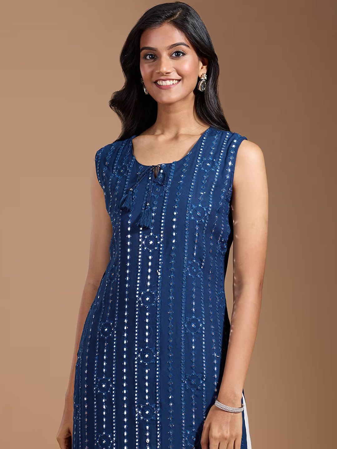 Dhiyona OD  Women Thread Work Kurta