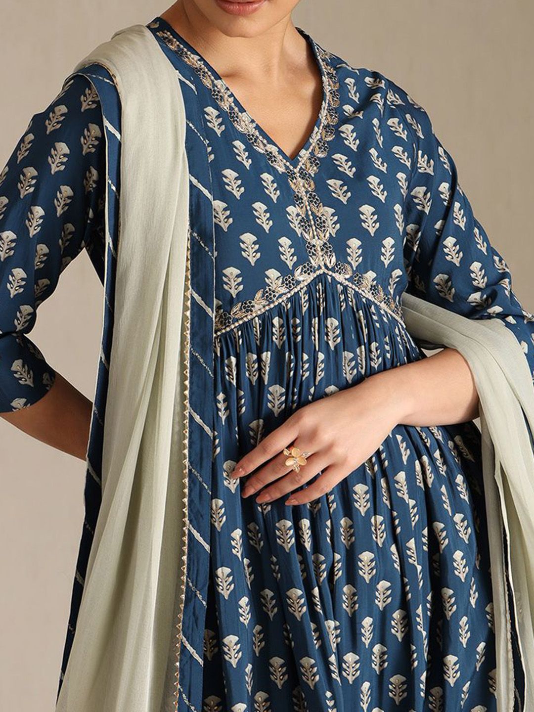 Dhiyona SO Women's Women Leheriya Printed Zardozi Kurta with Trousers & With Dupatta
